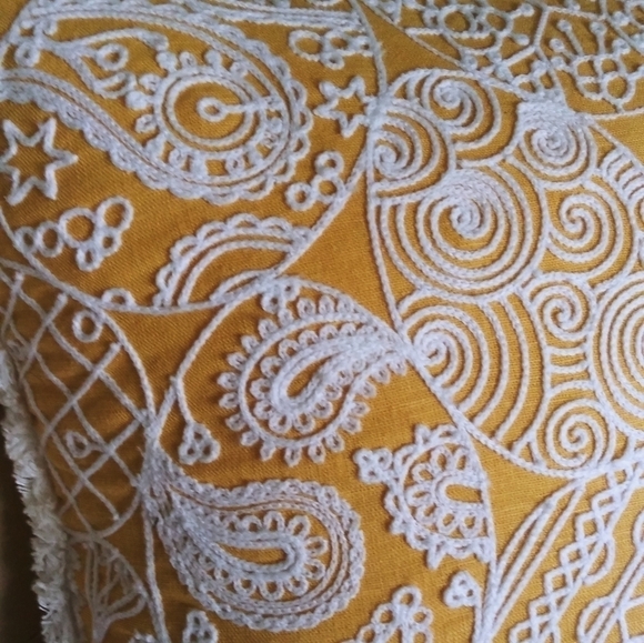 Easter accent pillow fringed embellished yellow - Picture 3 of 7